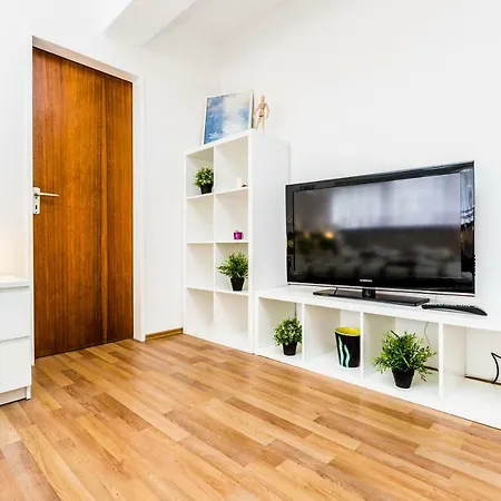 Workers Am Wiener Platz Appartamento *